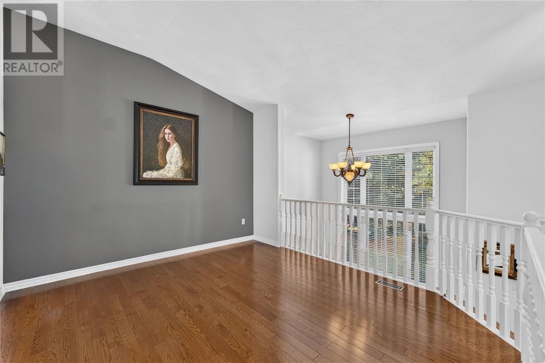 10 GREENWICH Court - 28