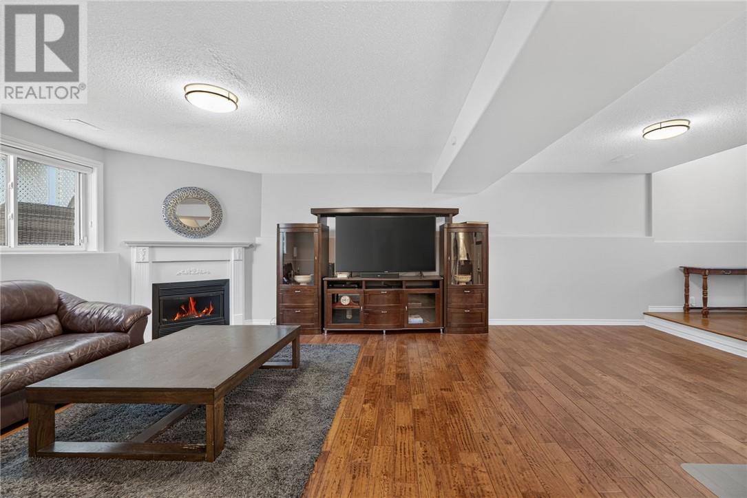 10 GREENWICH Court - 51