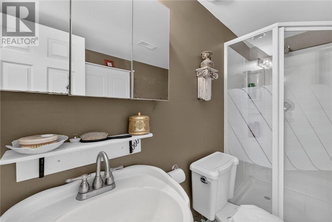 10 GREENWICH Court - 55