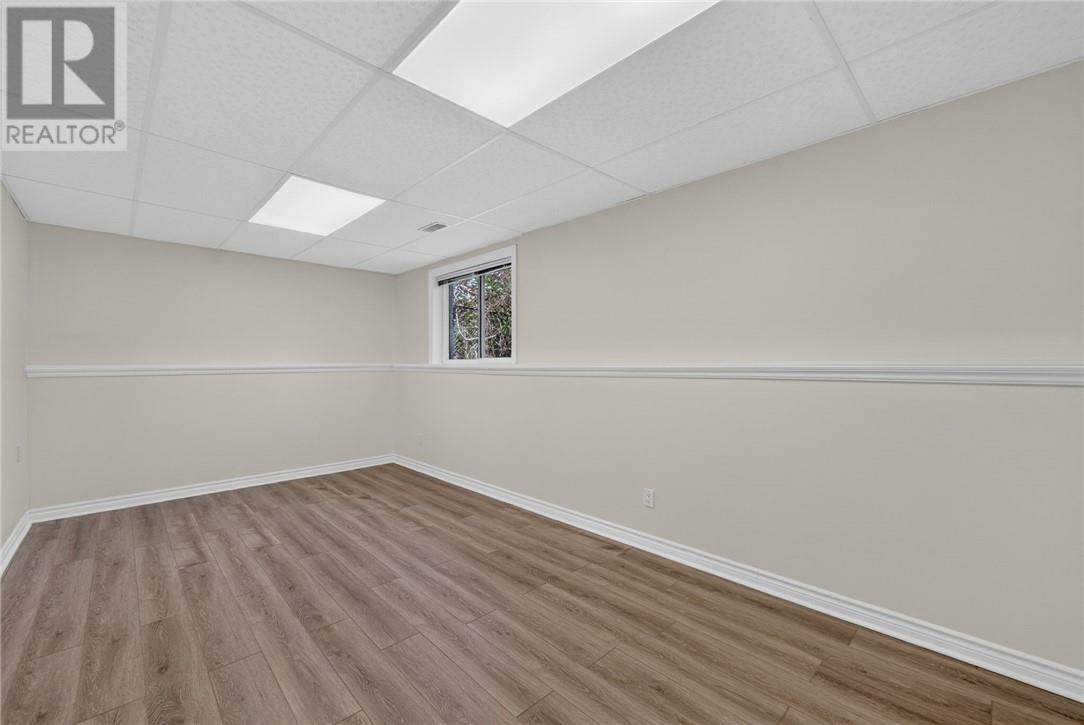 10 GREENWICH Court - 57