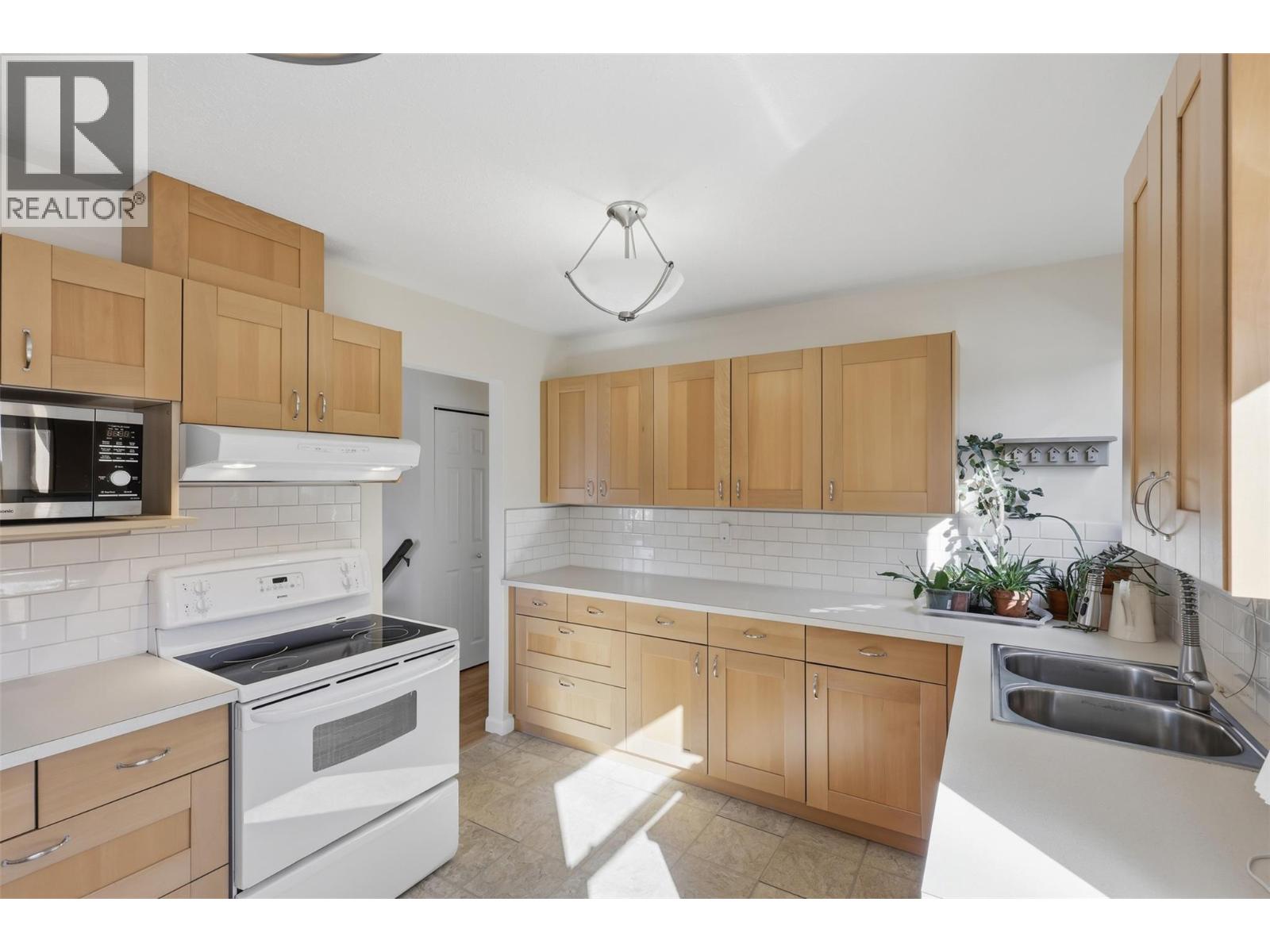 1923 Gladstone Drive - 14