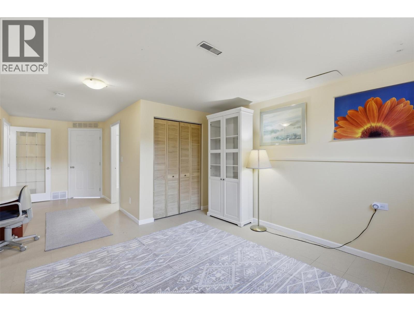 1923 Gladstone Drive - 24