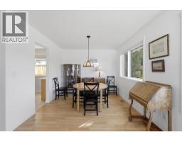 Living room - 1923 Gladstone Drive, Kamloops, BC V2E2B8 Photo 11