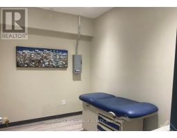 103 & 104 - 2500 St Laurent Boulevard, Ottawa, ON K1H1B1 Photo 17