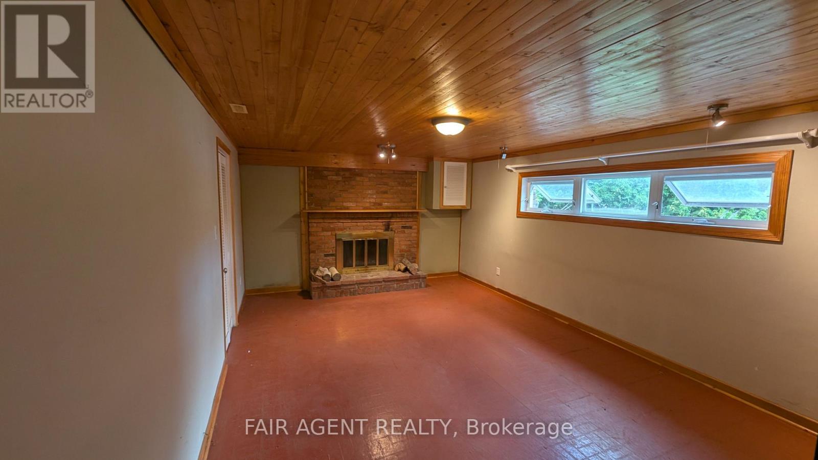 33 MAYNARD DRIVE - 25