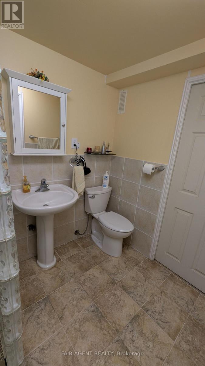 33 MAYNARD DRIVE - 33