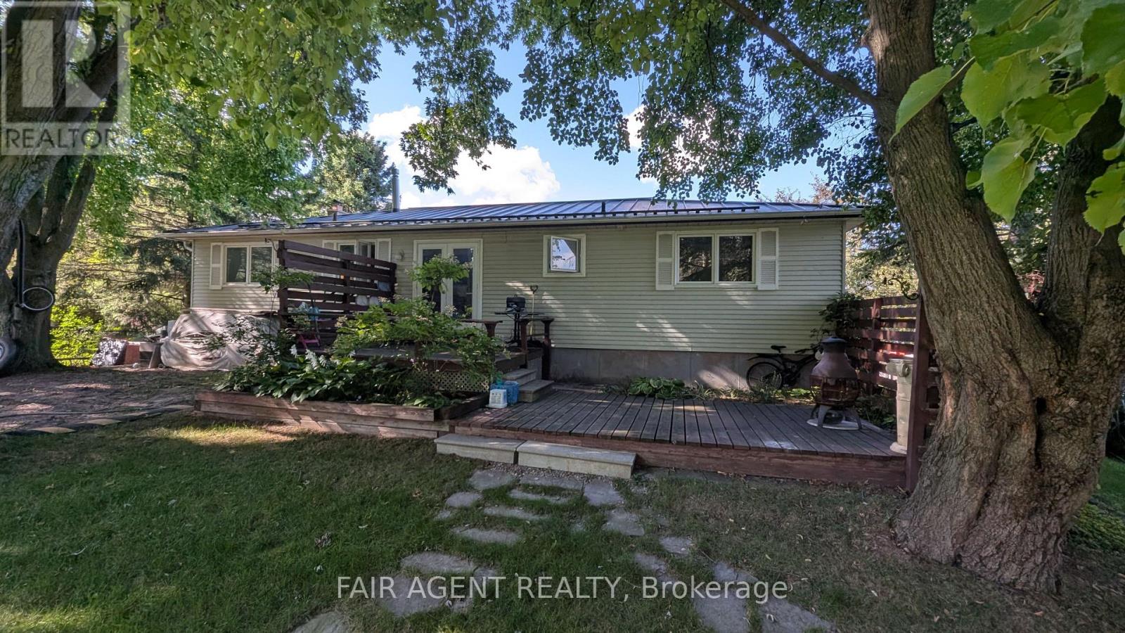 33 MAYNARD DRIVE - 36