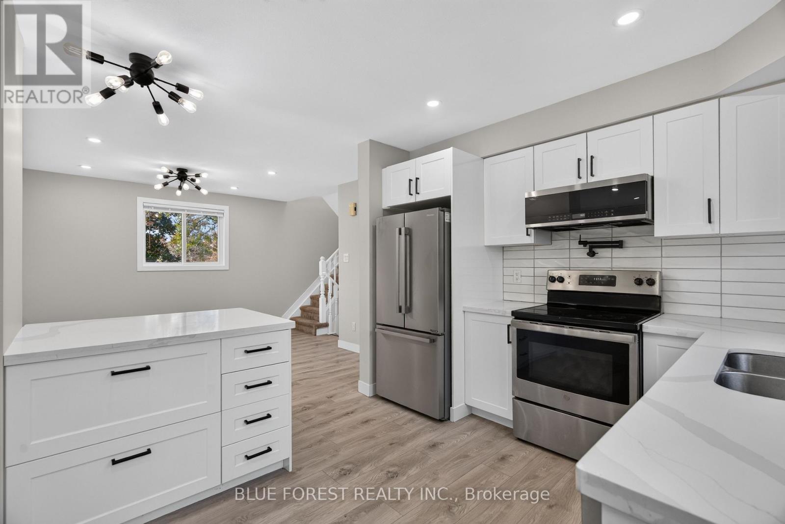 1048 MAHOGANY ROAD, London North (North P) — photo 11