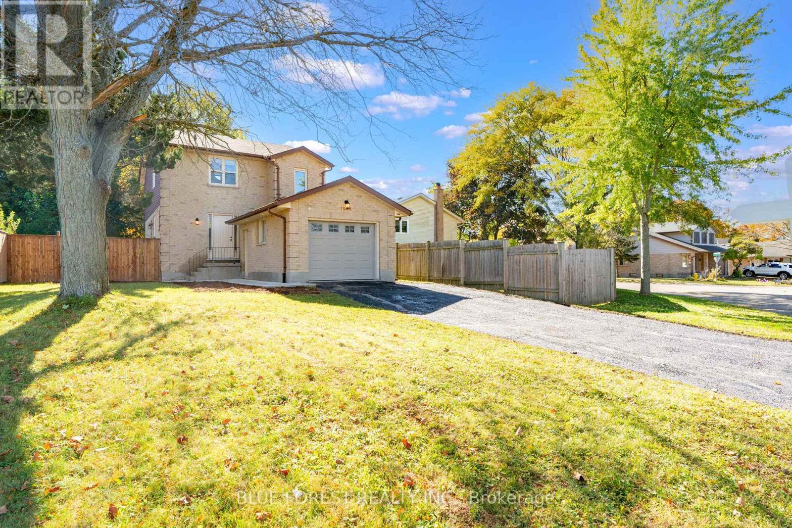 1048 MAHOGANY ROAD, London North (North P) — photo 2