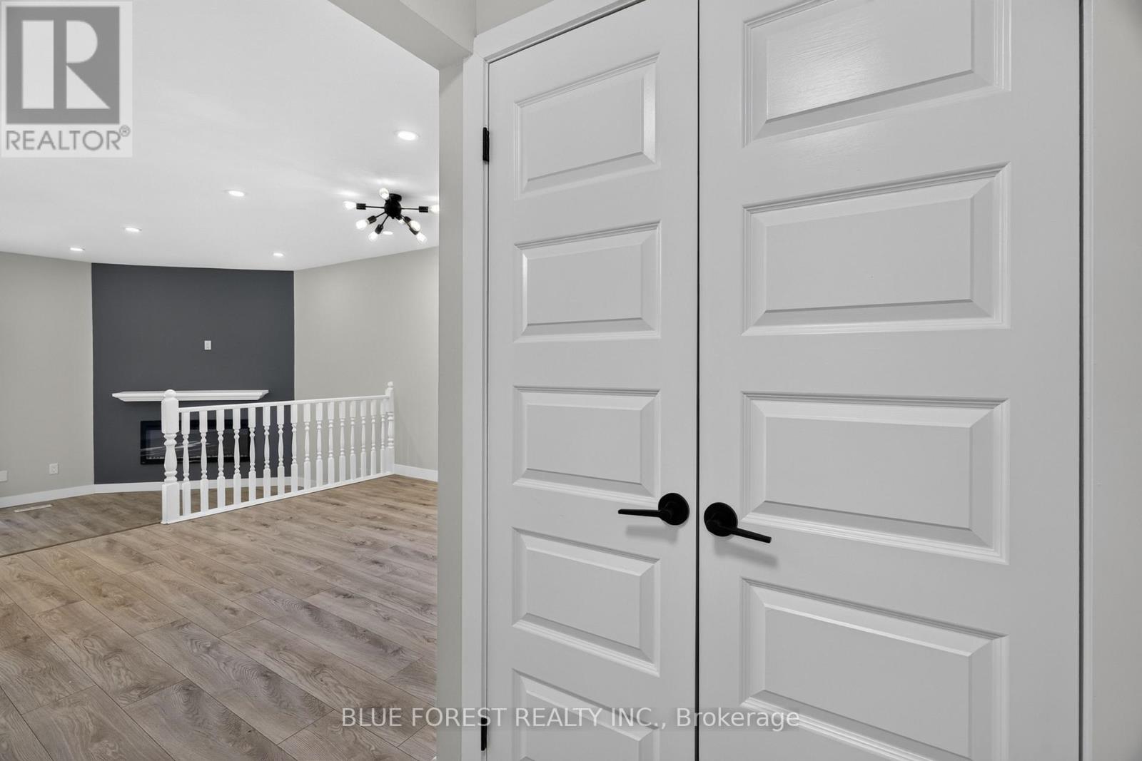 1048 MAHOGANY ROAD, London North (North P) — photo 5