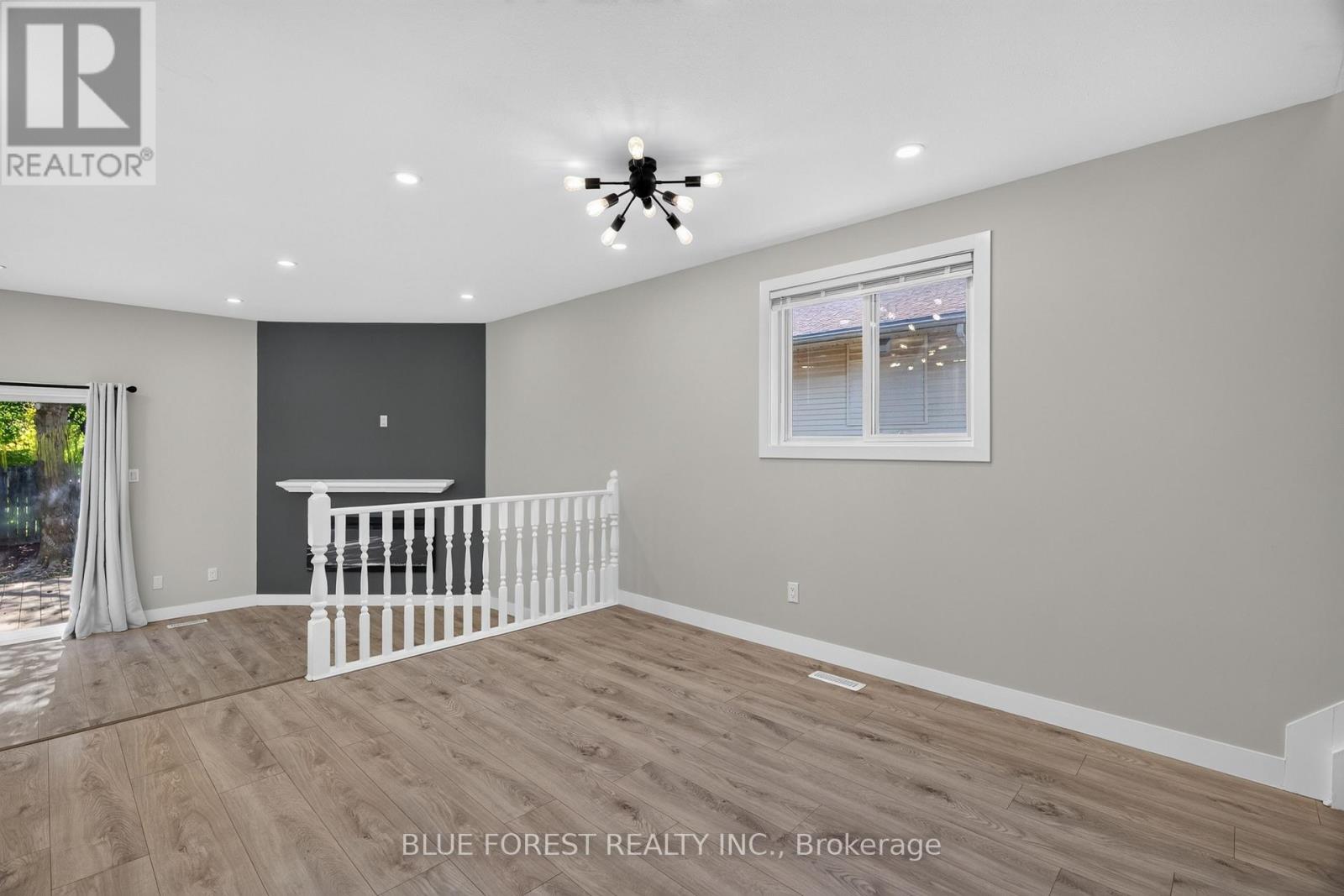 1048 MAHOGANY ROAD, London North (North P) — photo 7