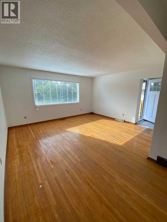 2826 43 Street SW, Calgary — photo 3