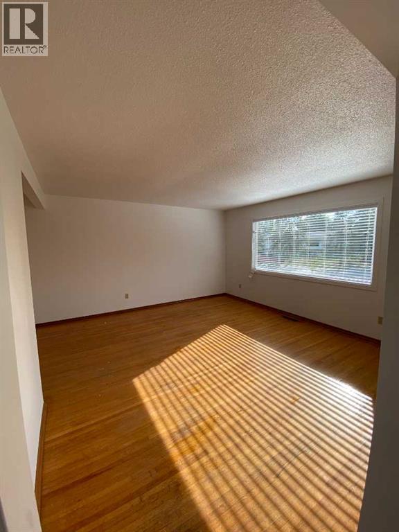 2826 43 Street SW, Calgary — photo 2