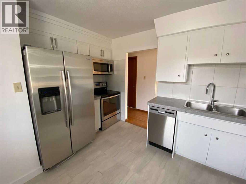 2826 43 Street SW, Calgary — photo 8