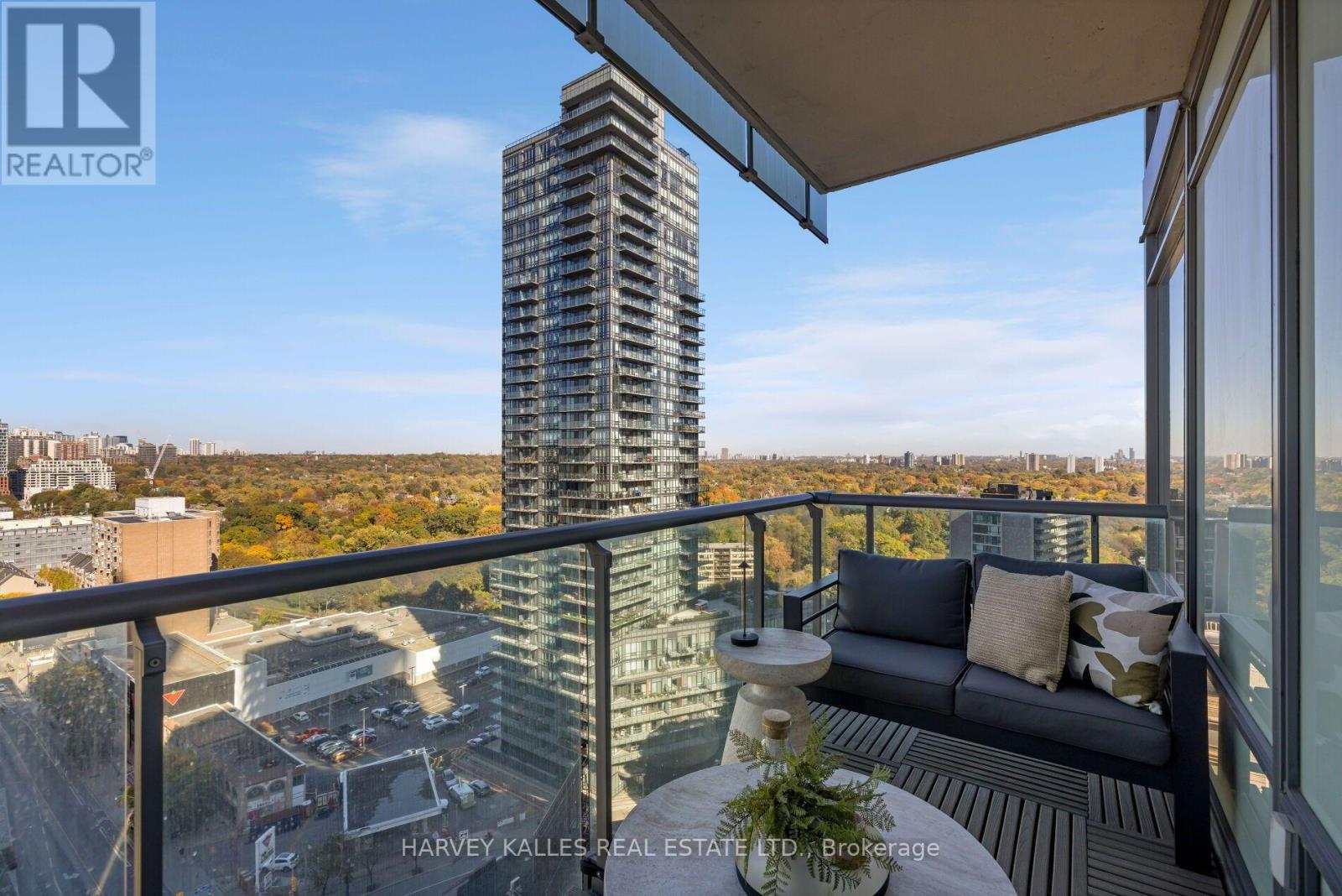 1909- 18 Yorkville Avenue, Toronto, ON photo 25