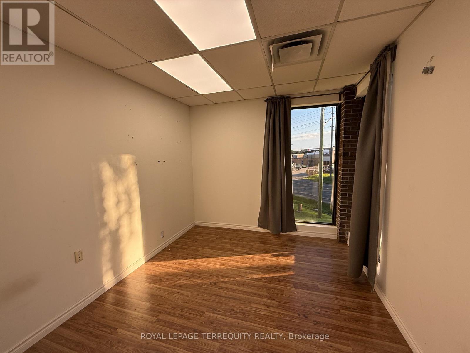 202-205 - 1450 HOPKINS STREET, Whitby (Whitby Industrial) — photo 2