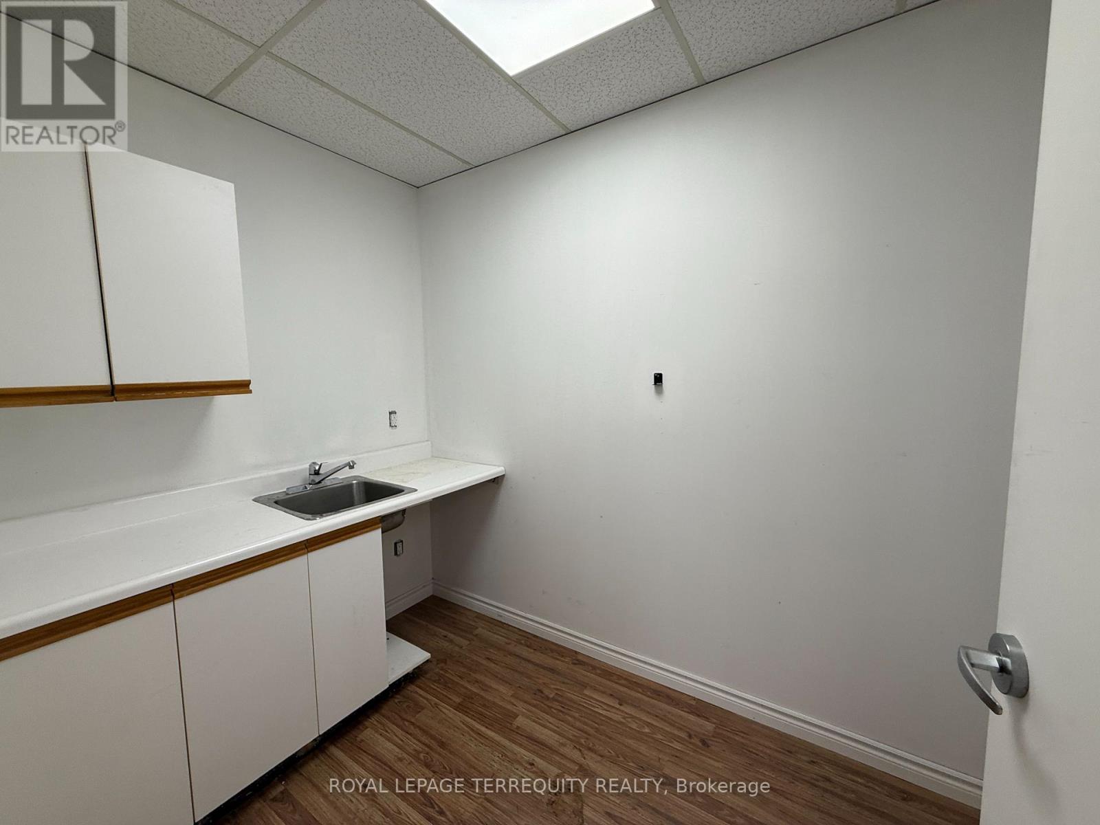 202 - 1450 HOPKINS STREET, Whitby (Whitby Industrial) — photo 5