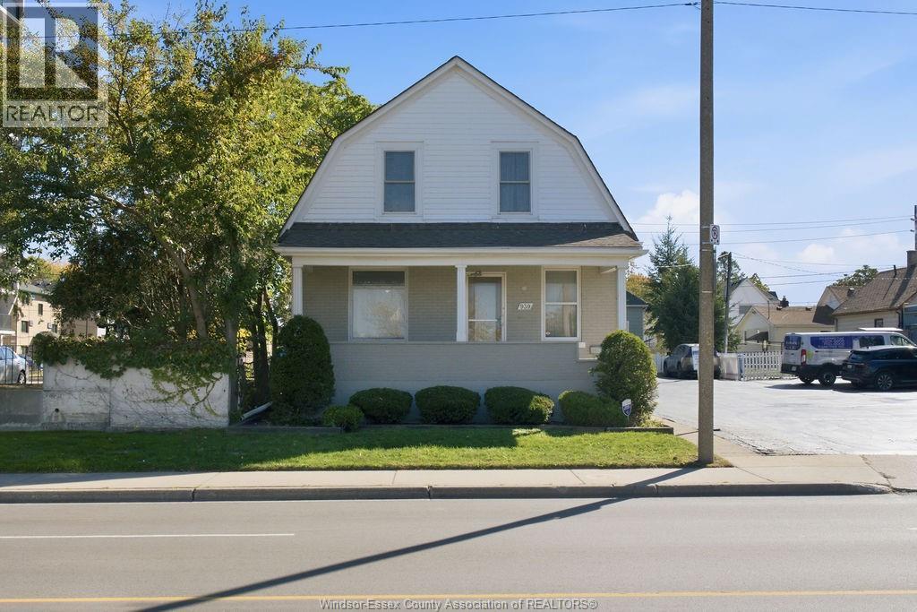 939 RIVERSIDE DR E, Windsor