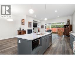 Kitchen - 2 200 Nikola Rd, Campbell River, BC V9W6H9 Photo 6