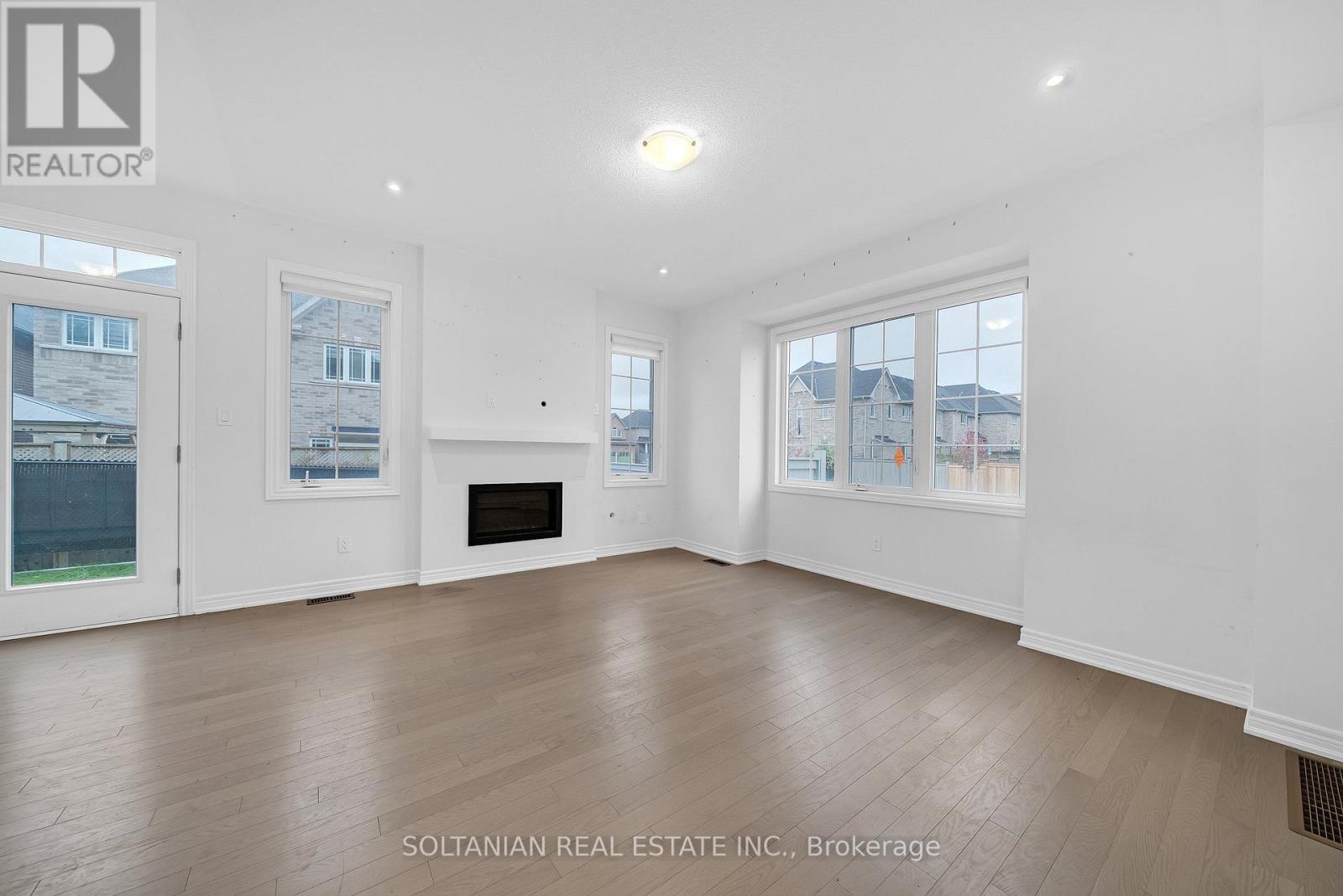 75 BUD LEGGETT CRESCENT, Georgina (Keswick South) — photo 11
