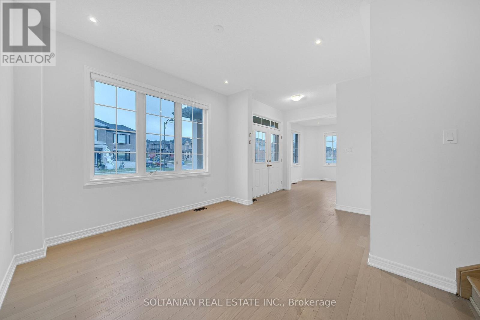 75 BUD LEGGETT CRESCENT, Georgina (Keswick South) — photo 6