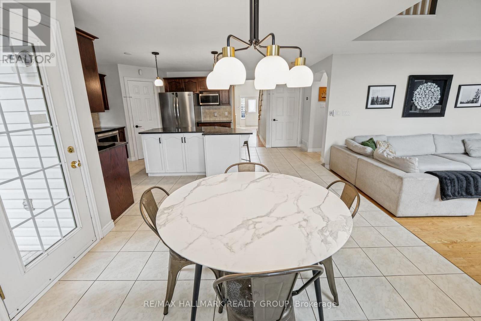 Kitchen Eating Area