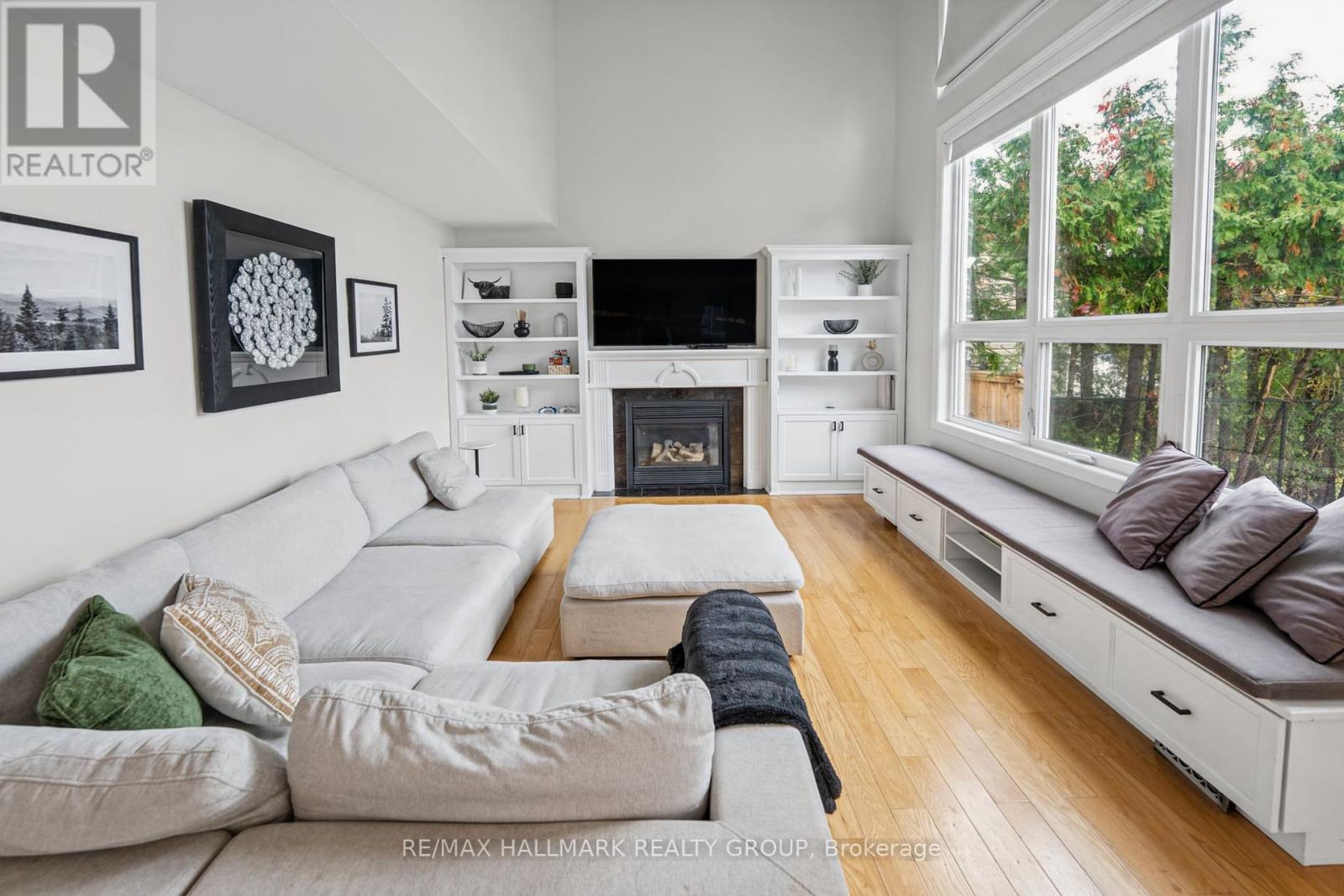 Family Room w/Cathedral Ceiling & Hardwood Floors