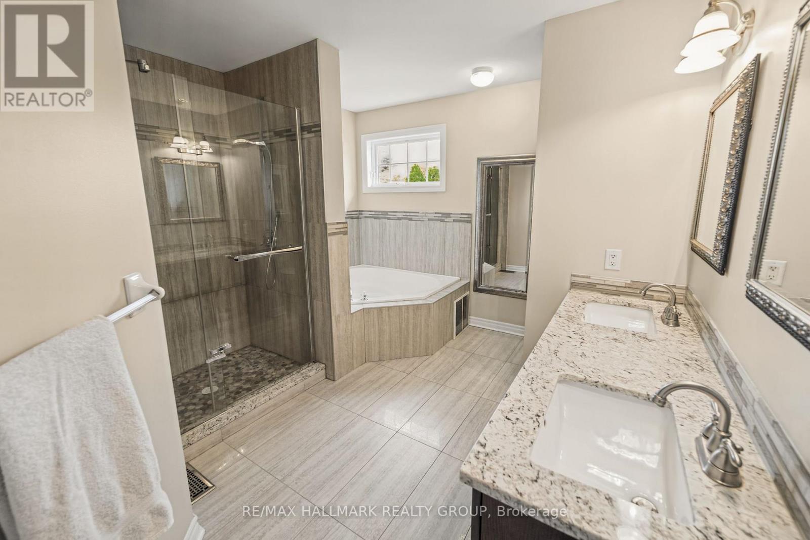 5 Piece En-Suite w/Glass Shower & Whirlpool Tub