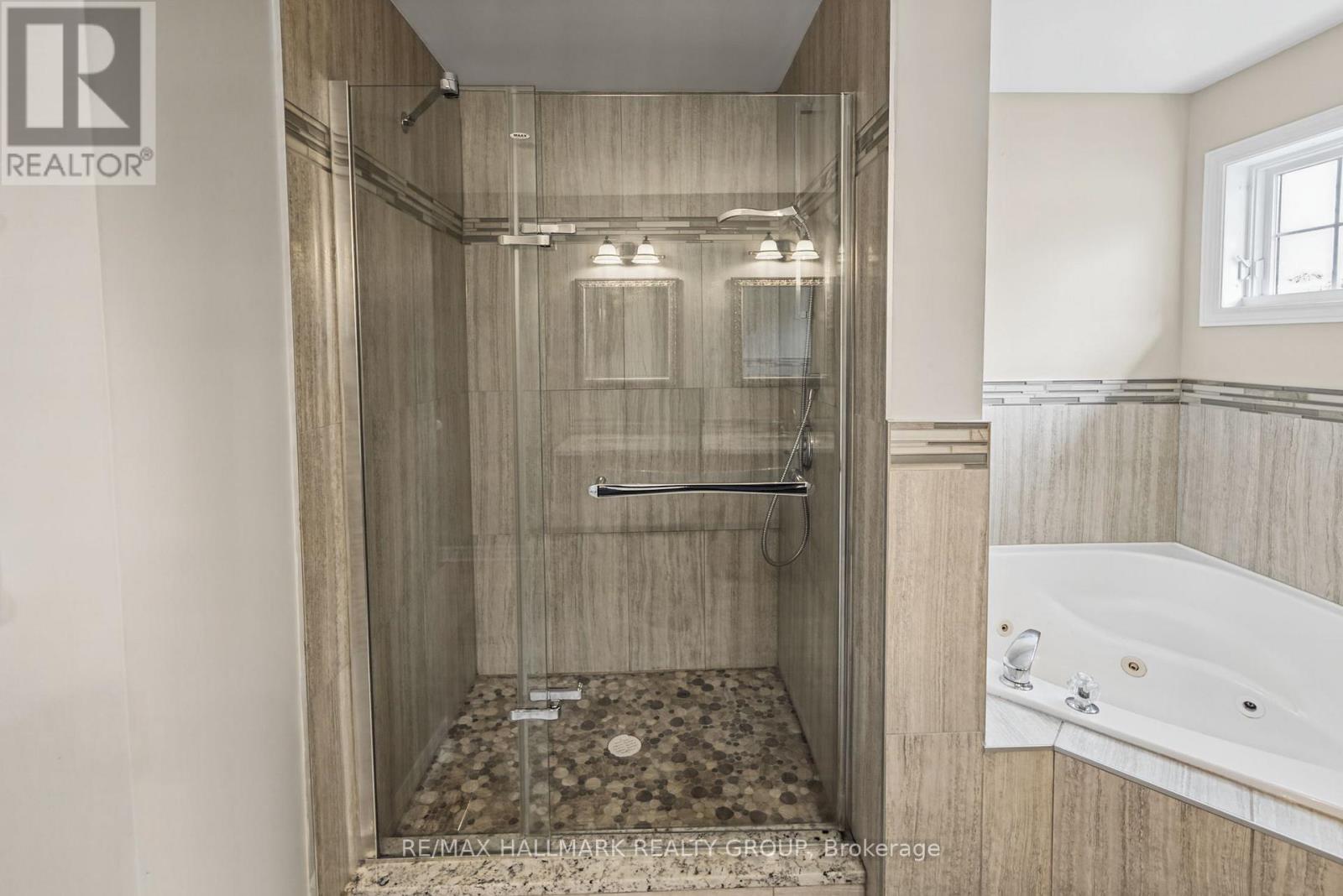 5 Piece En-Suite w/Glass Shower & Whirlpool Tub
