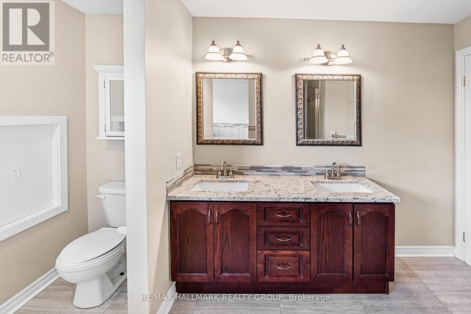 5 Piece En-Suite w/Glass Shower & Whirlpool Tub