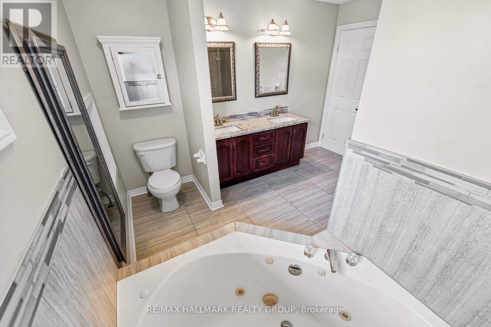 5 Piece En-Suite w/Glass Shower & Whirlpool Tub