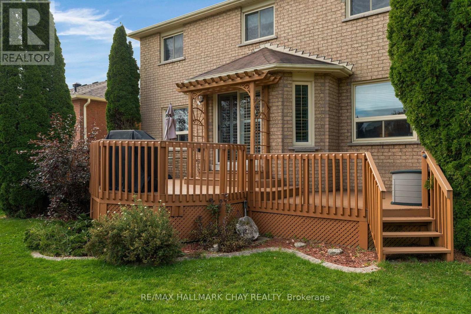 73 Brown Street, Barrie photo 37