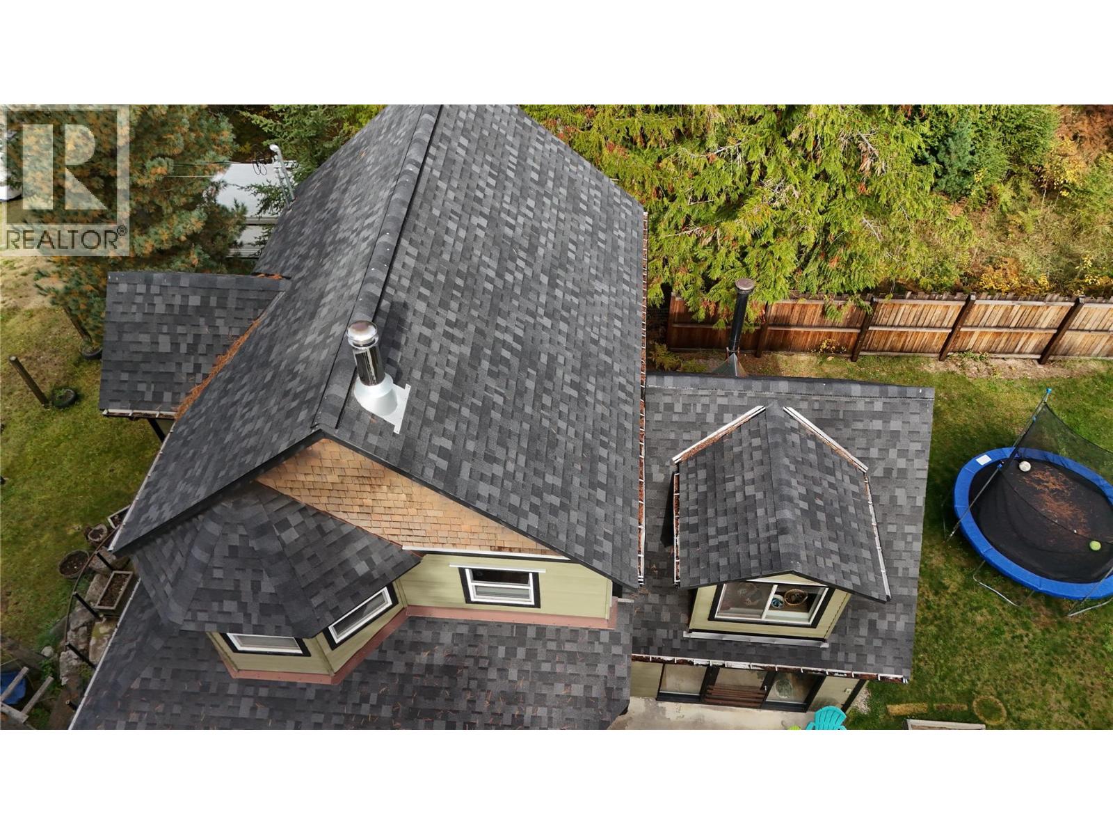 1112 HUME Street, Slocan - Image 1