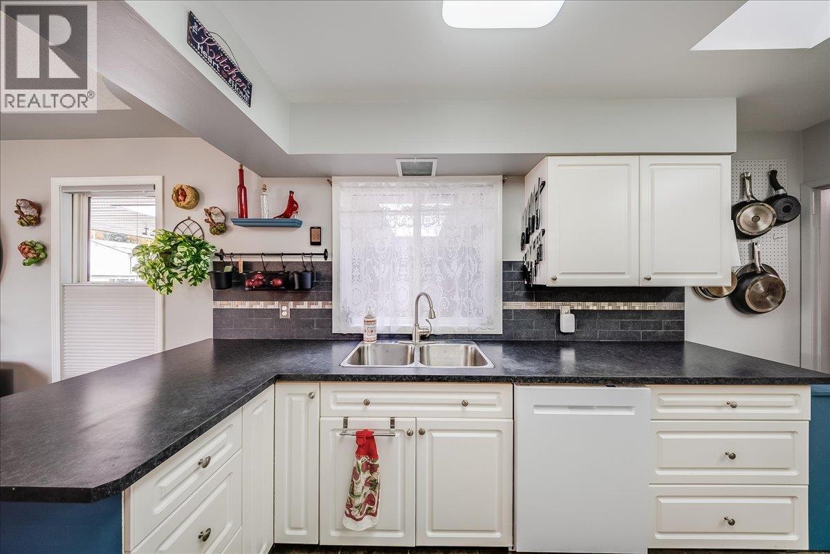 810 10th Avenue - 13
