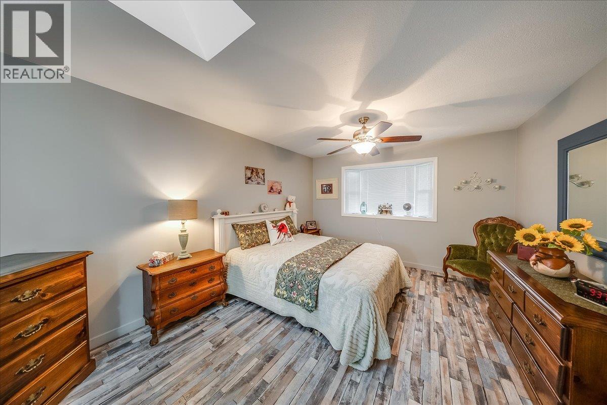 810 10th Avenue - 16