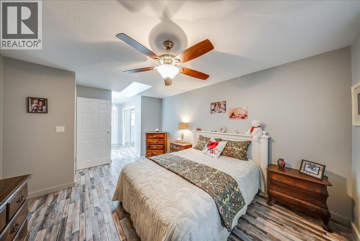810 10th Avenue - 18