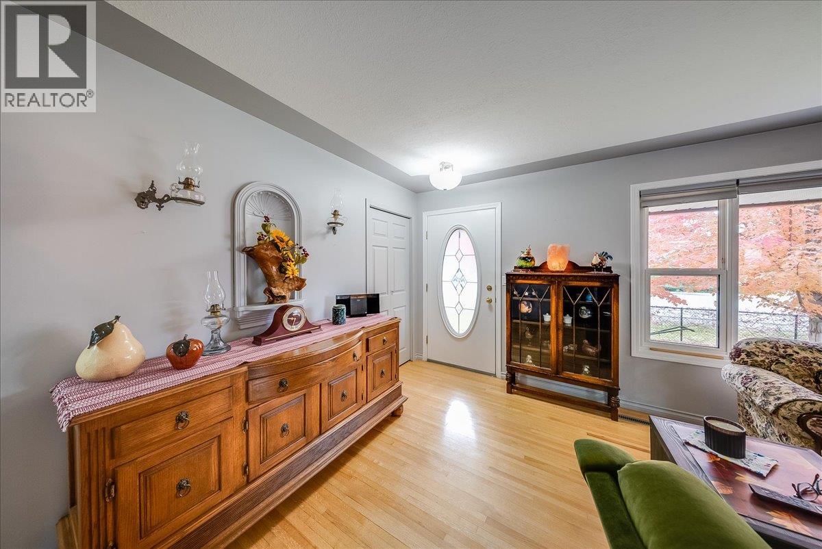 810 10th Avenue - 5