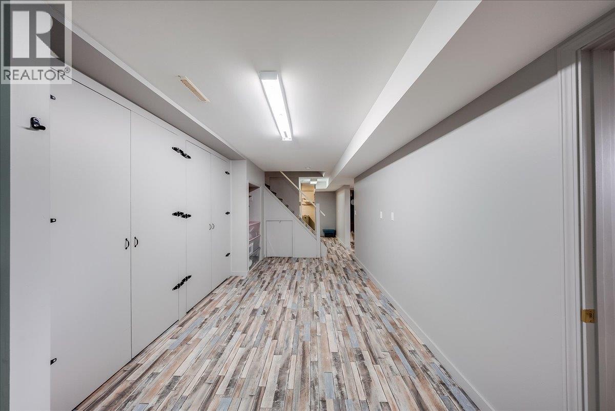 810 10th Avenue - 32