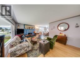 Living room - 810 10th Avenue, Montrose, BC V0G1P0 Photo 8