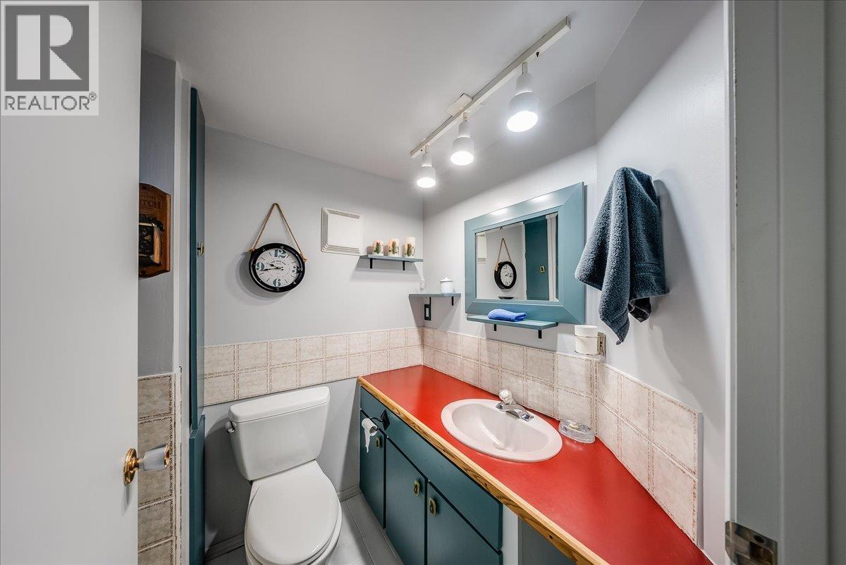 810 10th Avenue - 30