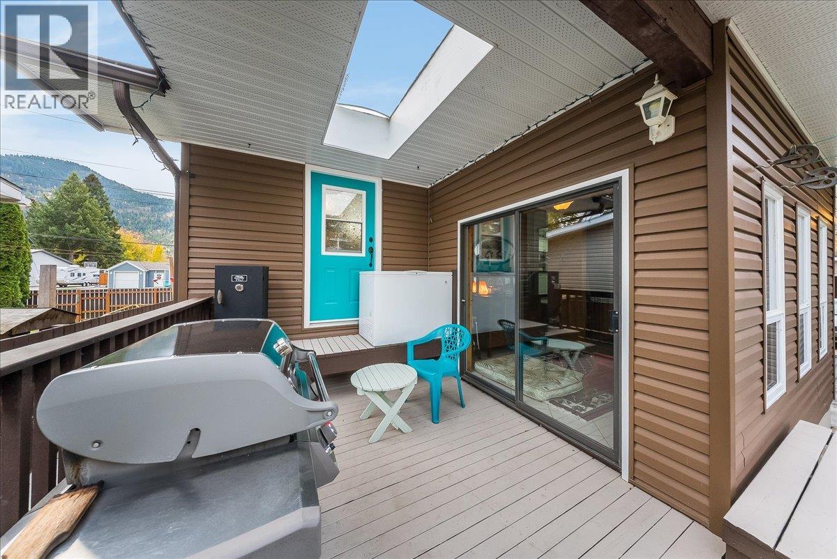 810 10th Avenue - 43