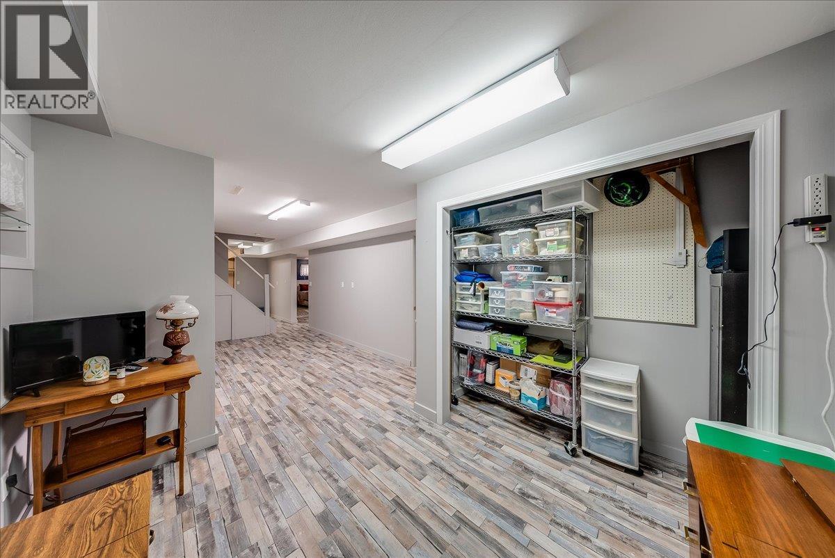 810 10th Avenue - 33