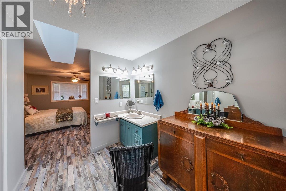810 10th Avenue - 21