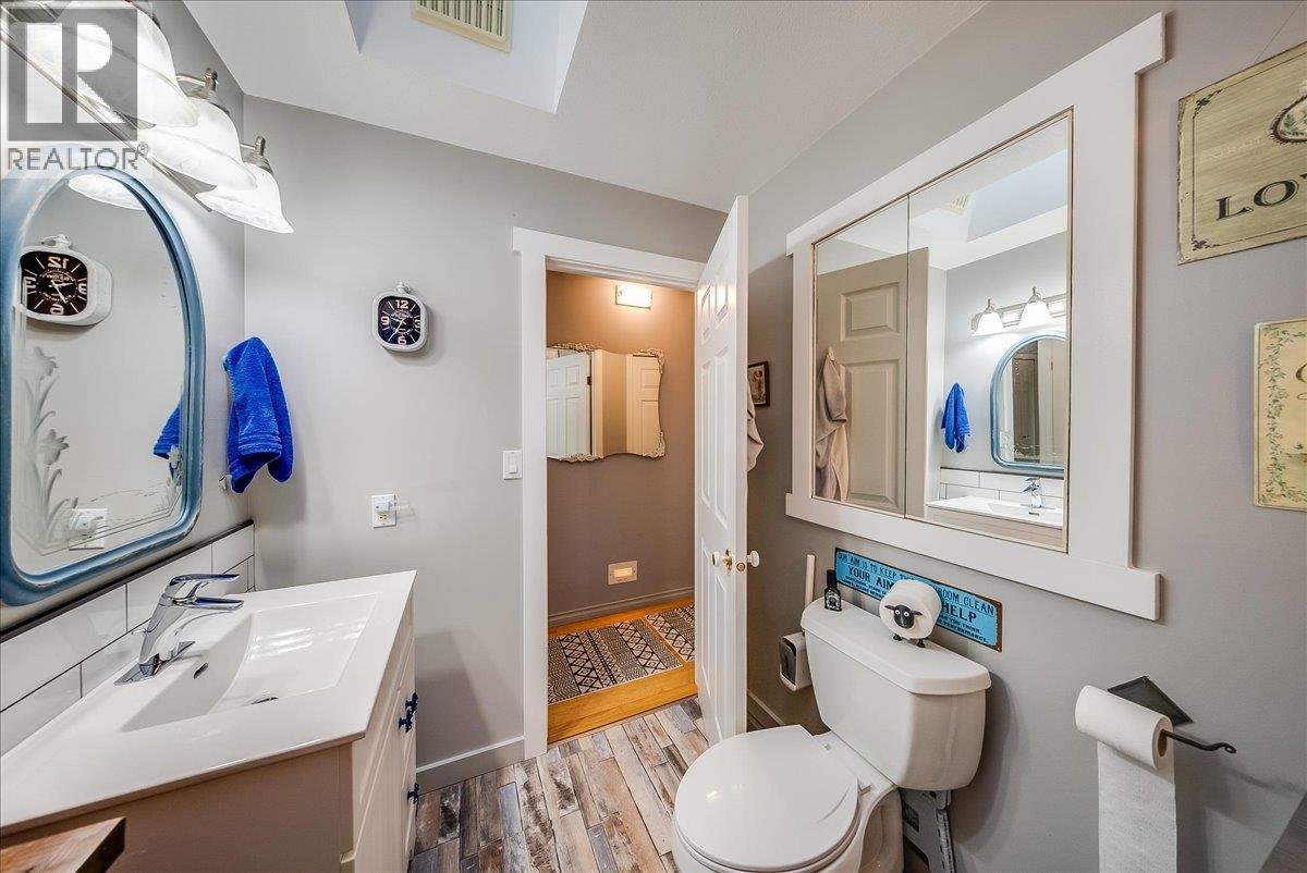 810 10th Avenue - 25