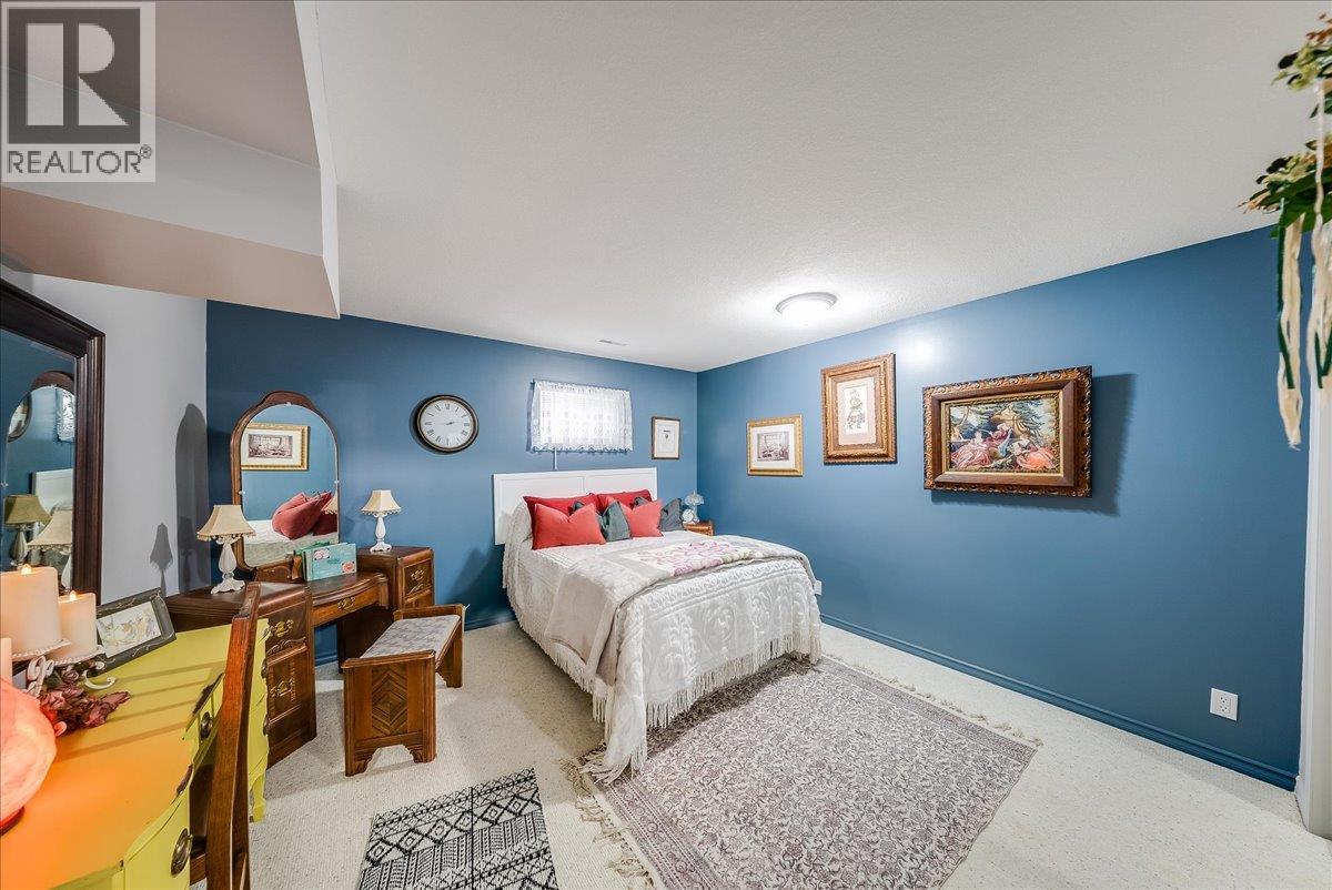 810 10th Avenue - 28