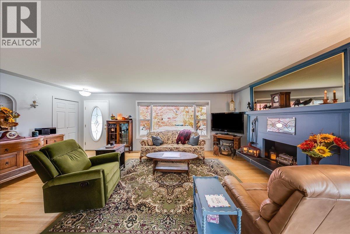 810 10th Avenue - 7