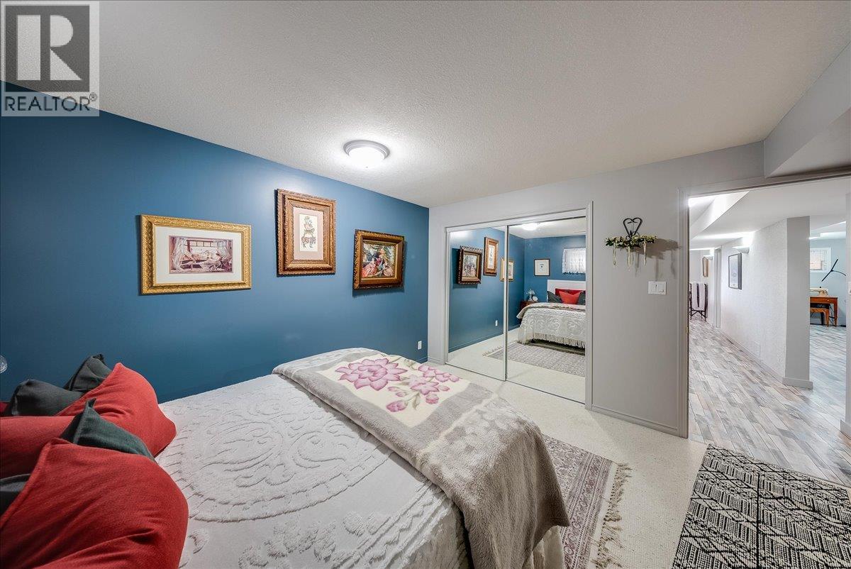 810 10th Avenue - 29
