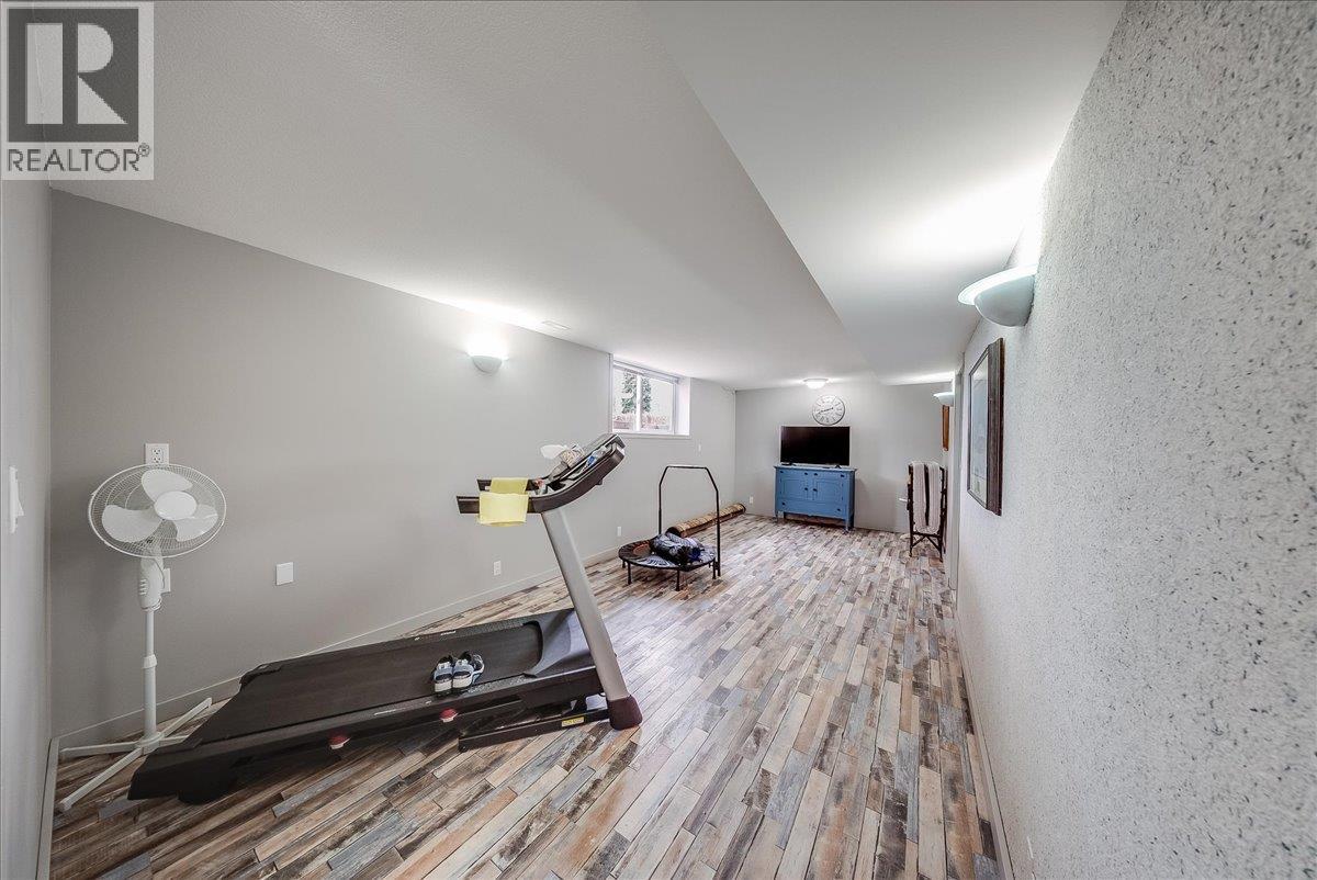 810 10th Avenue - 36