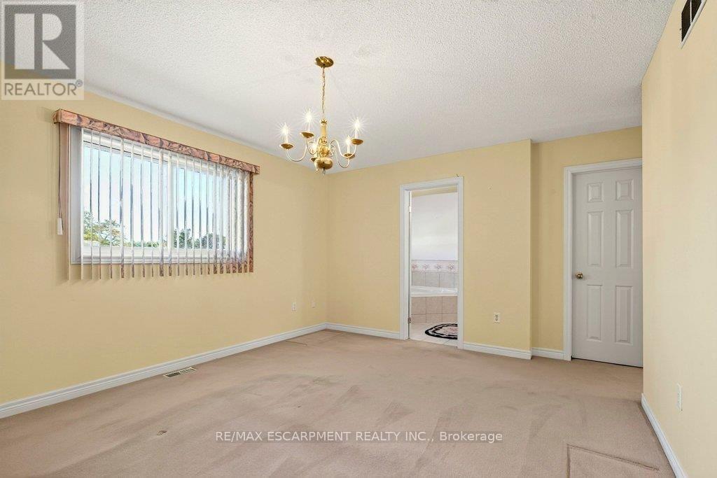 13 Chianti Crescent, Hamilton, ON photo 17