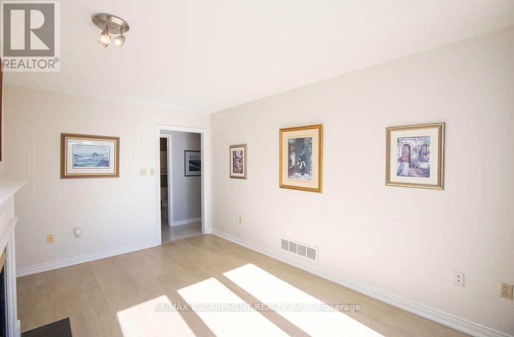 7 FALCONRIDGE Drive, Hamilton, ON photo 16
